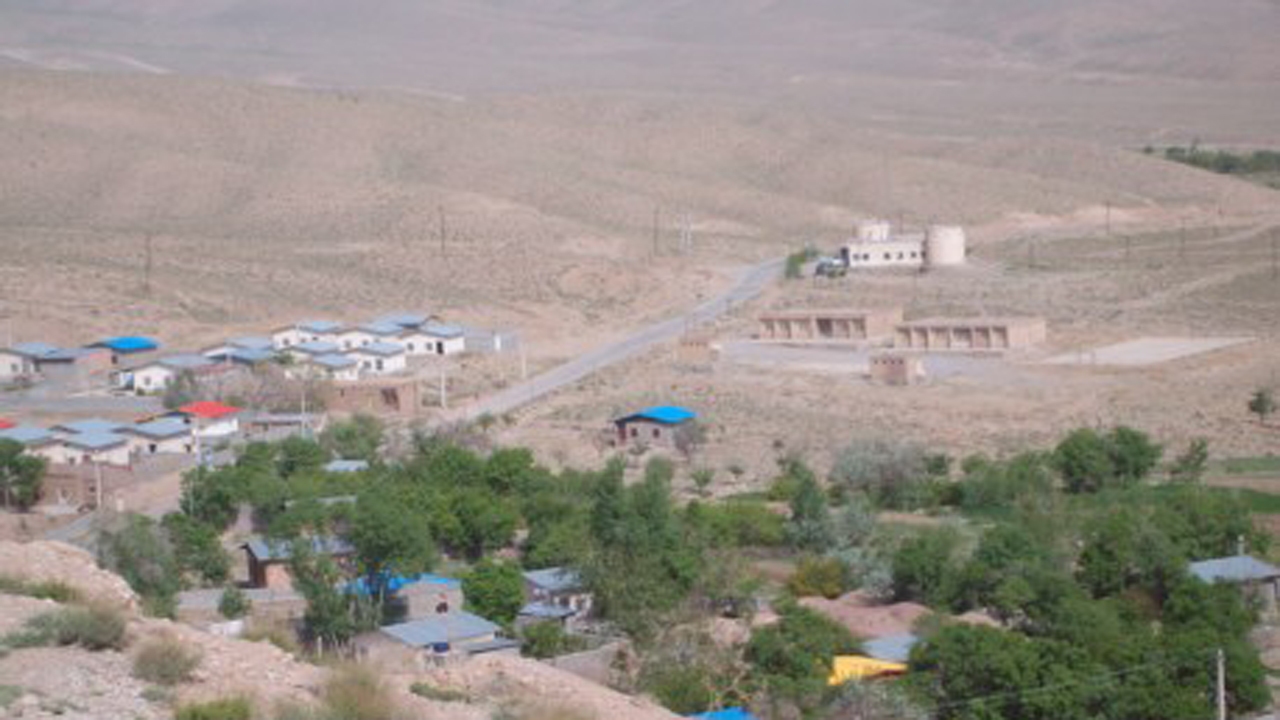 روستایی با دو شورا در شهرستان راور